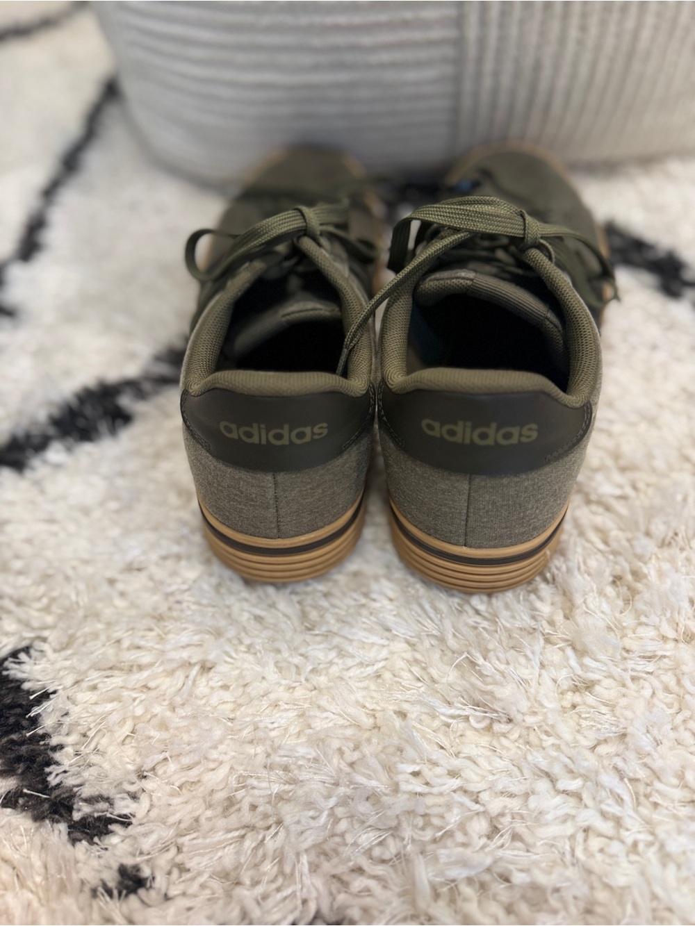 adidas Daily 4.0 Shoes Olive Strata Shadow Gum Size 9.5 Mens IF4494 - Picture 6 of 10